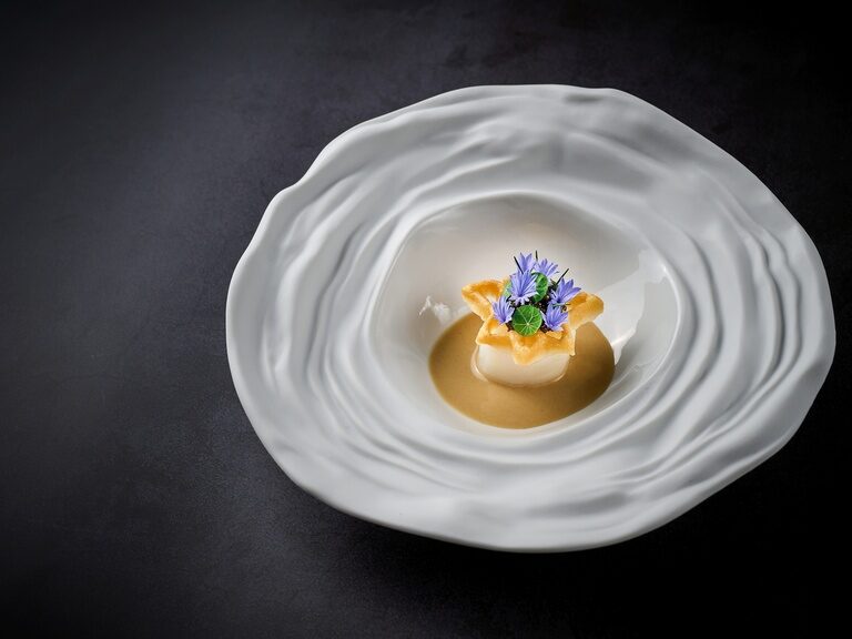 Schmackhafte Dessertkreation des 2 Michelin Sterne Restaurants Eisvogel